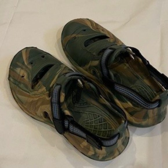 Water Shoes, Size 7 - Picture 4 of 4